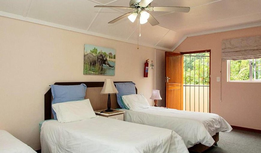 Self-Catering Flat: Self-Catering Flat - Open plan flat with 4 x single beds and a sleeper couch