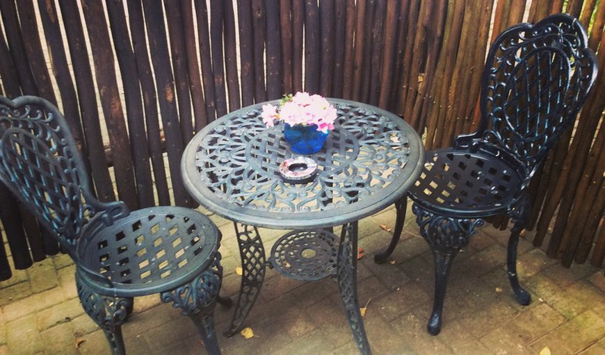 Grandiflora de Luxe: Suite-De-Luxe - Outdoor table with chairs.