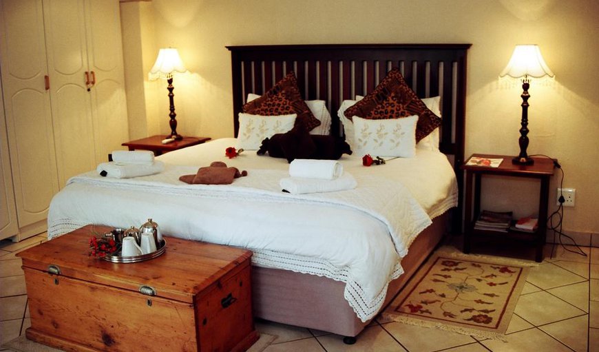 Suite-De-Luxe - This is the honeymoon suite and offers a king size bed with a TV, a double shower and a spa bath. Suite-De-Luxe - This is the honeymoon suite and offers a king size bed with a TV, a double shower and a spa bath.