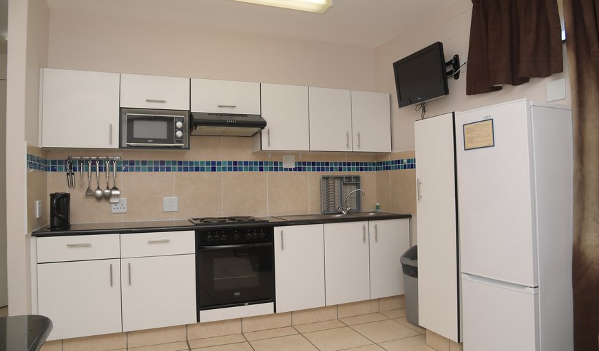 4 Sleeper Flat (1 BR BTH+SHR, sea view): 4 Sleeper Flat (1 BR BTH+SHR, sea view) - Kitchen