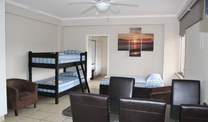 5 Sleeper Flat (1 BR SHR only): 5 Sleeper Flat (1 BR SHR) - Bunk bed in open plan living area