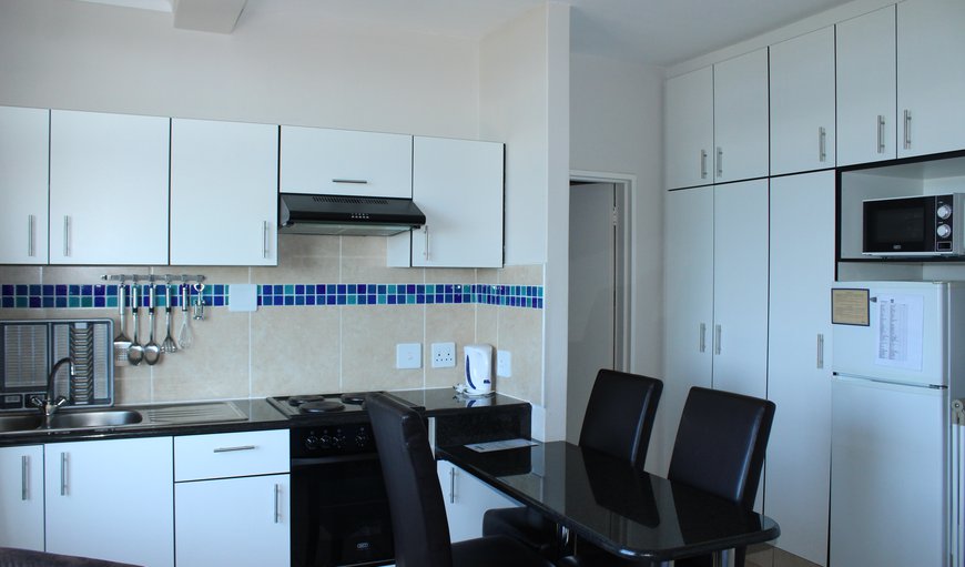 3 Sleeper Flat (1 BR SHR, partial sea v): 3 Sleeper Flat (1 BR SHR only,seaside) - Kitchen