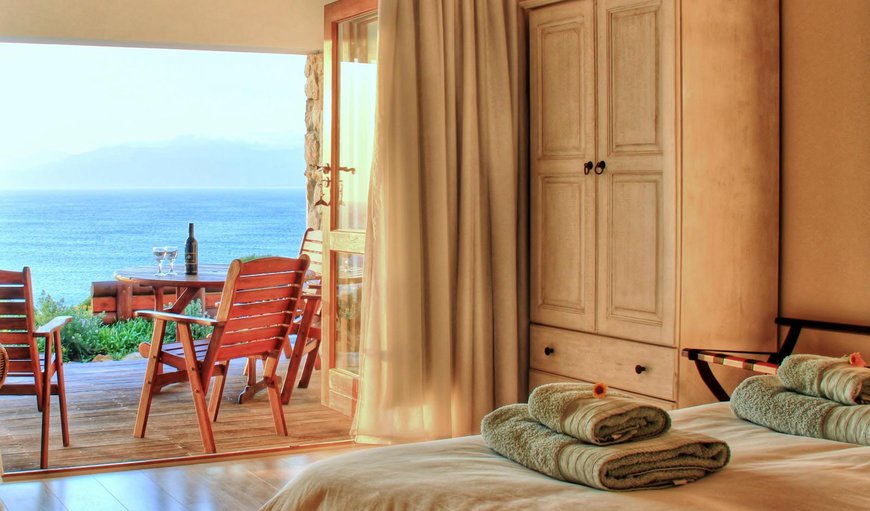 Luxury King Suite with Sea View: Luxury King Suite with Sea View - Suite with a king size bed