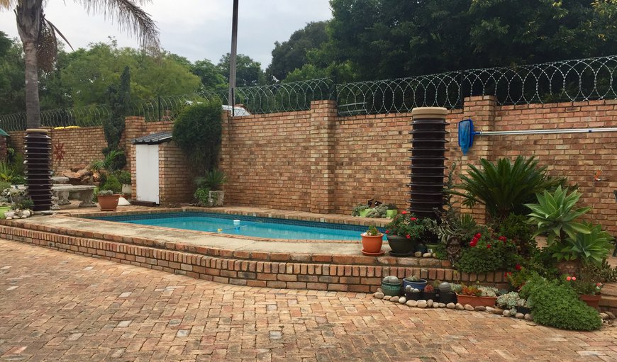Brickhaven Guest House features an outdoor swimming pool