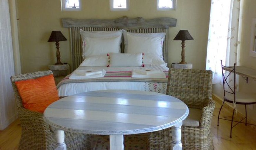 Driftwood: Driftwood En-suite bedroom with a queen size luxury bed (100% cotton linen).