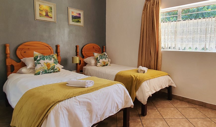 4 SLEEPER SELF CATERING FAMILY UNITS: Self-catering 2 bedroom unit twin room