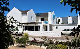 Baywatch Guest House - 4 Star image