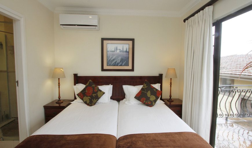 De Luxe Double /Twin room: De Luxe Double /Twin room - Each room is furnished with a king size bed or twin single beds - please request your bed type