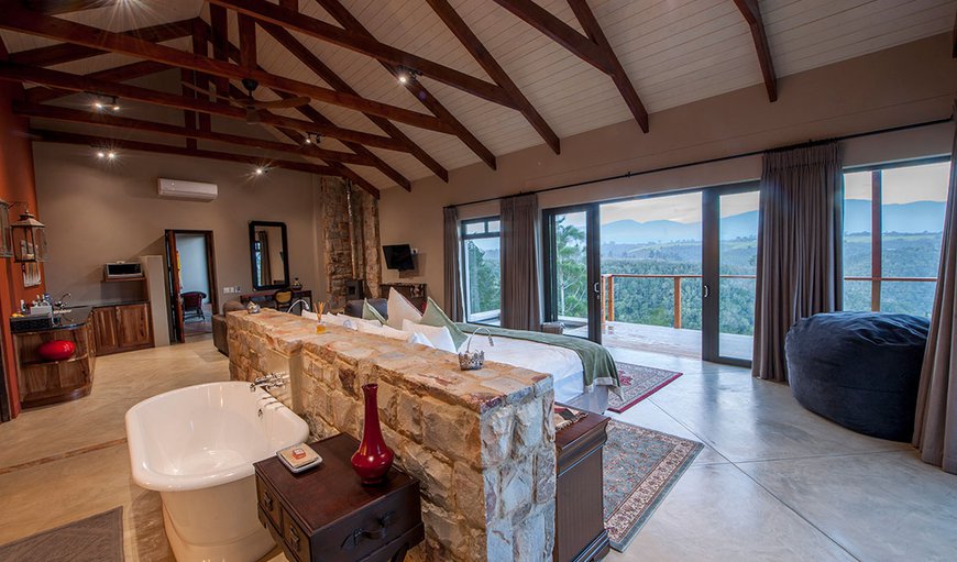 HONEYMOON SUITE WITH PLUNGE  POOL ROOM 6: Lux Honeymoon Suite: High ceilings and large windows create the feeling of being immersed in nature
