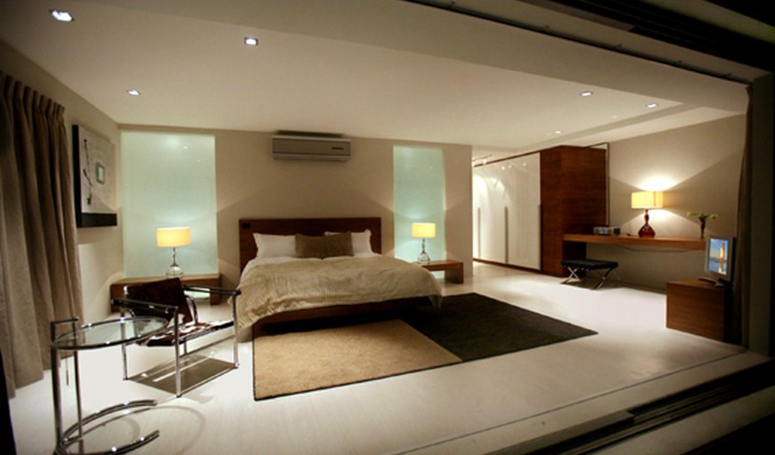 Penthouse 2: Bedroom with King Size Bed