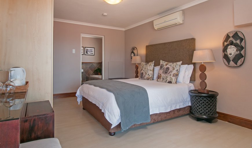 Double Room with En-Suite Bathroom/Room3: Double Room with En-Suite Bathroom / Room 3 - This room is furnished with a queen size bed