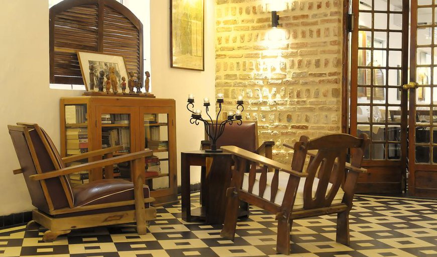 Hotel de la Residence
has a tasteful finish to it's decor with seating all around for your convenience Hotel de la Residence
has a tasteful finish to it's decor with seating all around for your convenience