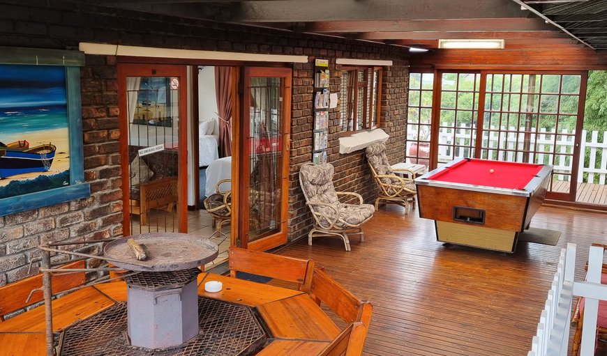 Cottage 3 Salt River Lodge: Cottage 3 - entrance and braai facilities , near communal pool table