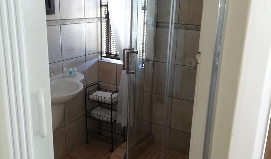 Luxury  Room: Shower