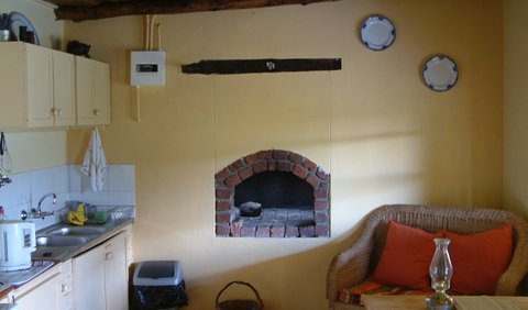 Family Bungalow Bluegum Cottage: Blue Gum Cottage kitchen