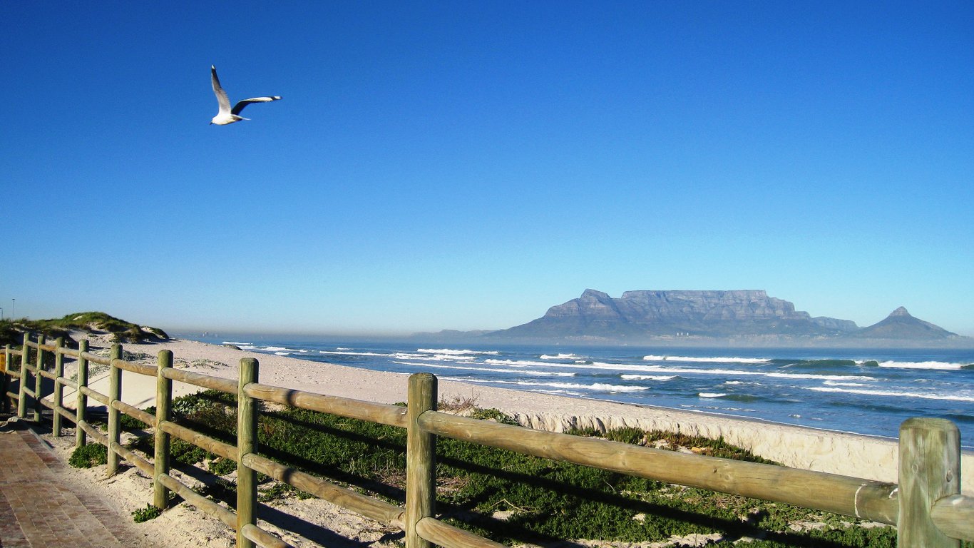 Dolphin Inn Blouberg in Bloubergstrand, Cape Town — Best Price ...