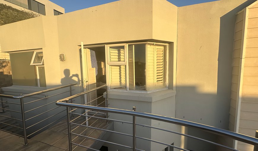 Outside Entrance: Room 08