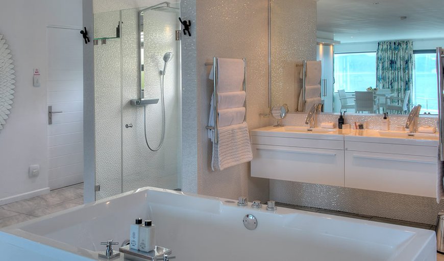 Sea Facing Penthouse Suite - The bathroom has underfloor heating with a spacious shower and a free standing Jacuzzi bath. Sea Facing Penthouse Suite - The bathroom has underfloor heating with a spacious shower and a free standing Jacuzzi bath.