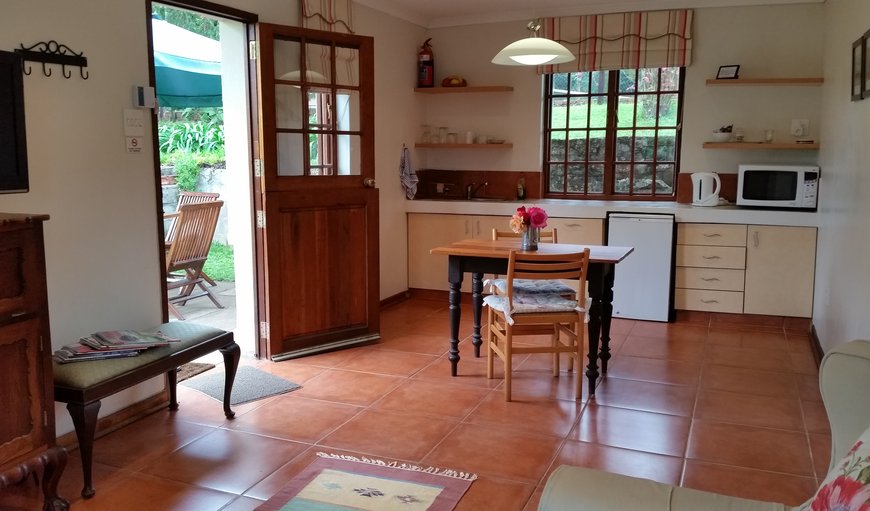 Garden cottage 1 ( Phumula): Phumula living area and kitchenette