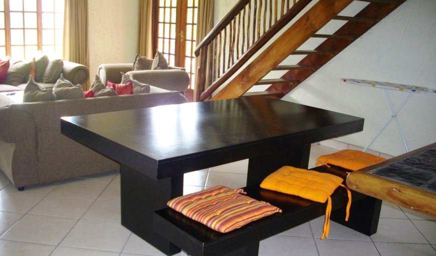 3 Bedroom Villa: Dining table
