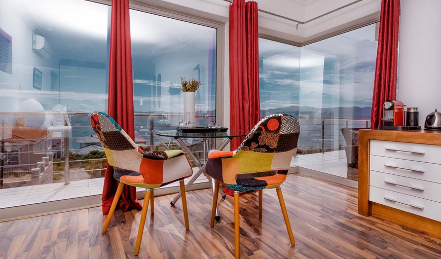 Master Suite- The bedroom is stylish and very spacious with panoramic windows, elegant furniture and African arts. Master Suite- The bedroom is stylish and very spacious with panoramic windows, elegant furniture and African arts.