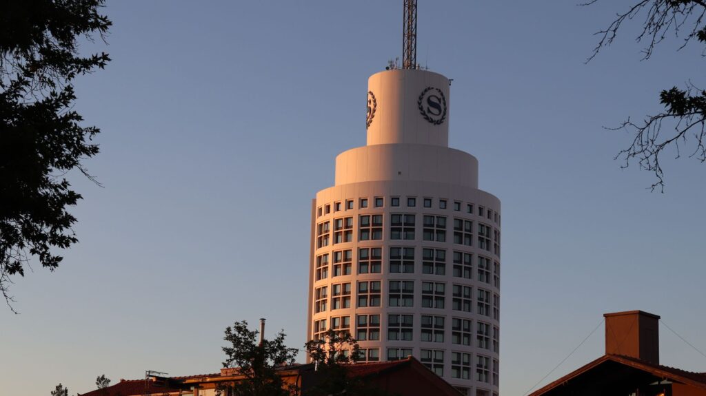Sheraton Hotel: Comfy, Dining and Sweet Stays.