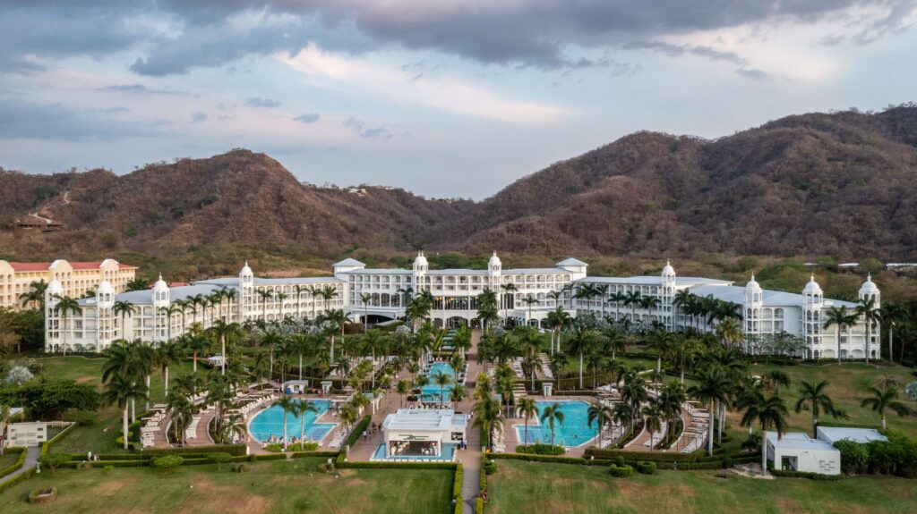 Riu turquoise: A Mauritius relaxing escape.